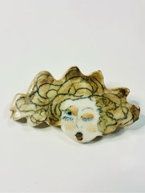 VTG Handmade Ceramic Face Brooch in Cream and Tan Lightweight Eclectic